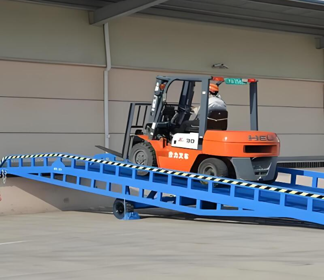 长岭移动式卸货平台（叉车用）